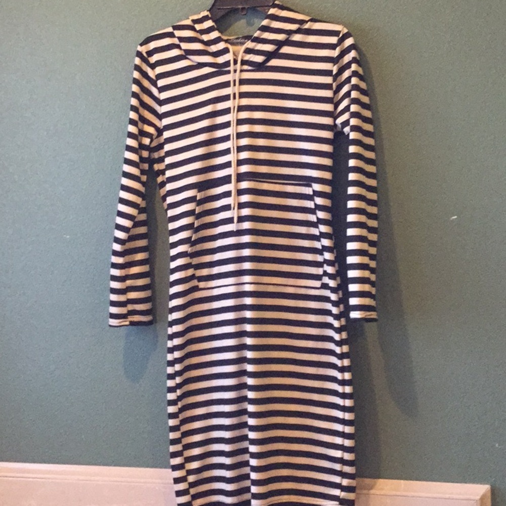 Dress - Picture 1 of 2